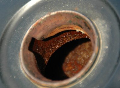 Tank002.jpg (99.65 KiB) 19177 mal betrachtet ... im Tankinneren dann die nächste Ernüchterung ...