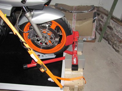 Radklemme.jpg (210.9 KiB) 7018 mal betrachtet Die Radklemme wird nur durch die Profile <br />fixiert, sodas ich sie auch anders verwenden kann.