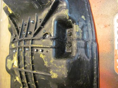 gefügt von Seite.JPG (57.54 KiB) 6974 mal betrachtet Als Lot dienen kleine Streifen vom herausgetrennten Stück.