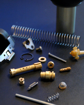 NachReinigung1.jpg (138.94 KiB) 26452 mal betrachtet Wohl dem, der noch den Vergaserreiniger von Yamaha in seinem Besitz hat.